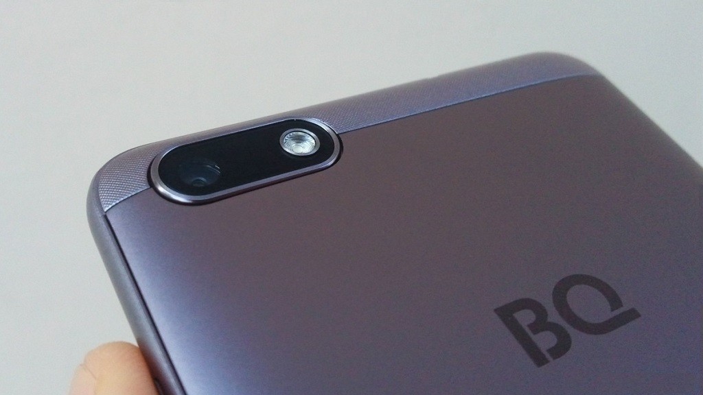 Как открыть заднюю крышку bq. Бк из смартфона. Bq strike p. Bq strike lte как снять заднюю крышку. Андроид задняя крышка.